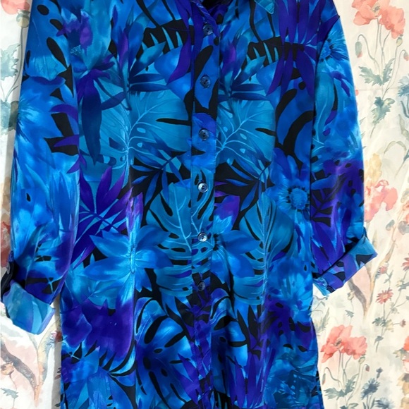 Blue Floral Button-Up Blouse - Picture 3 of 10